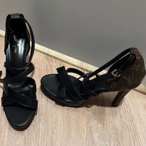 Vintage Louis Vuitton Pumps
